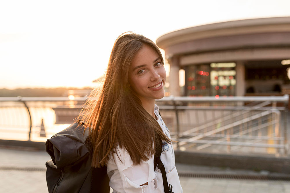 singe woman in Toronto city